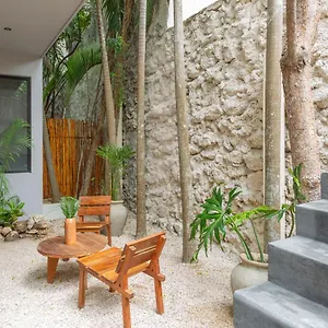 https://kanak-tulum.quintano-roohotels.com
