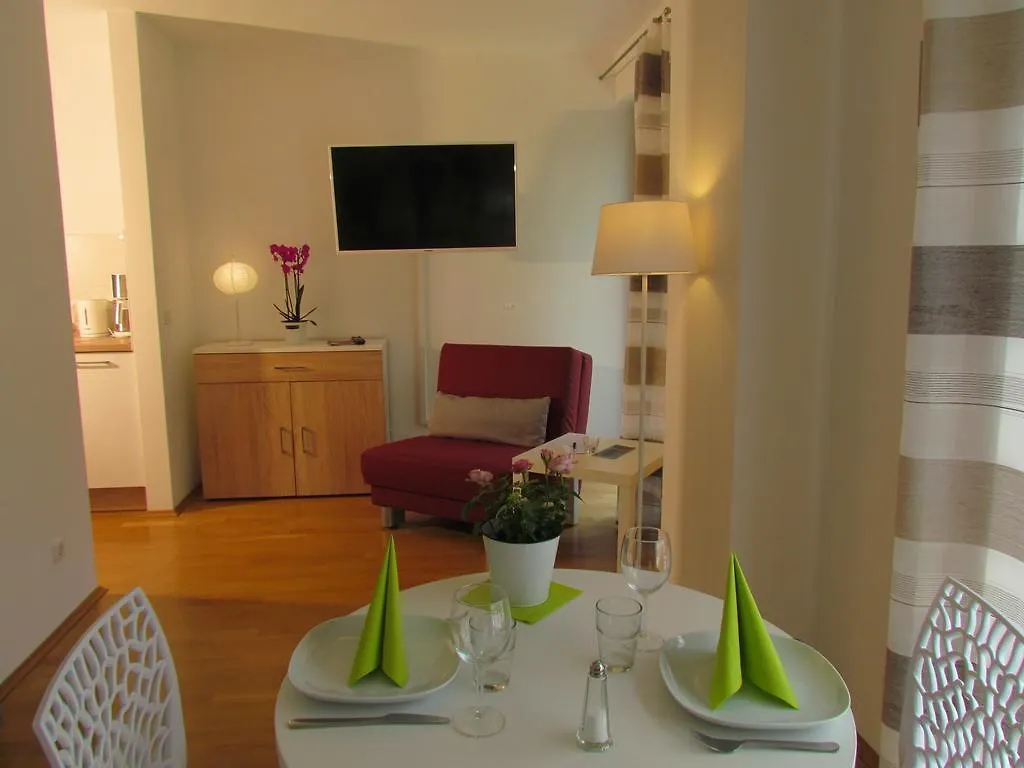 Amenity-Garden-Apartments Munich Apartment
